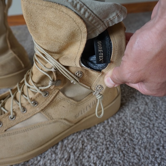 *SOLD* Tan Waterproof Hiking / Work / Army Boots. Gortex. - Picture 7 of 8